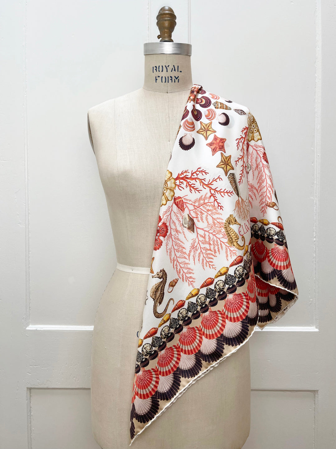 【完売】venica Scallop embroidery scarf 完売】venica Scallop embroidery scarf Venice handcrafted