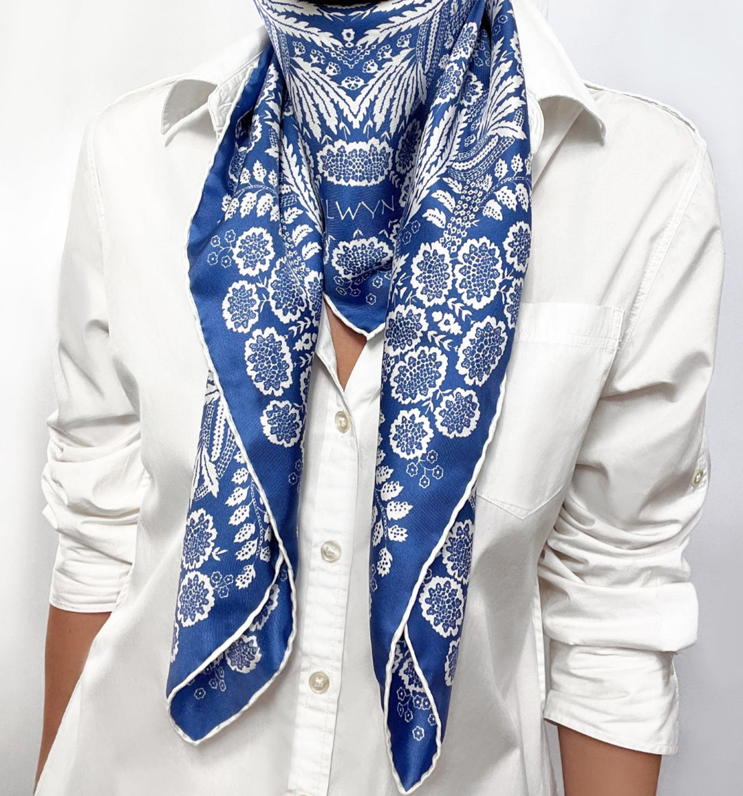 【新品✨】BIBLIOTHERK SCARF WITH HAND JEWELRY Silk Twill Scarf - Ramble in Sandstone – lastchancetextiles